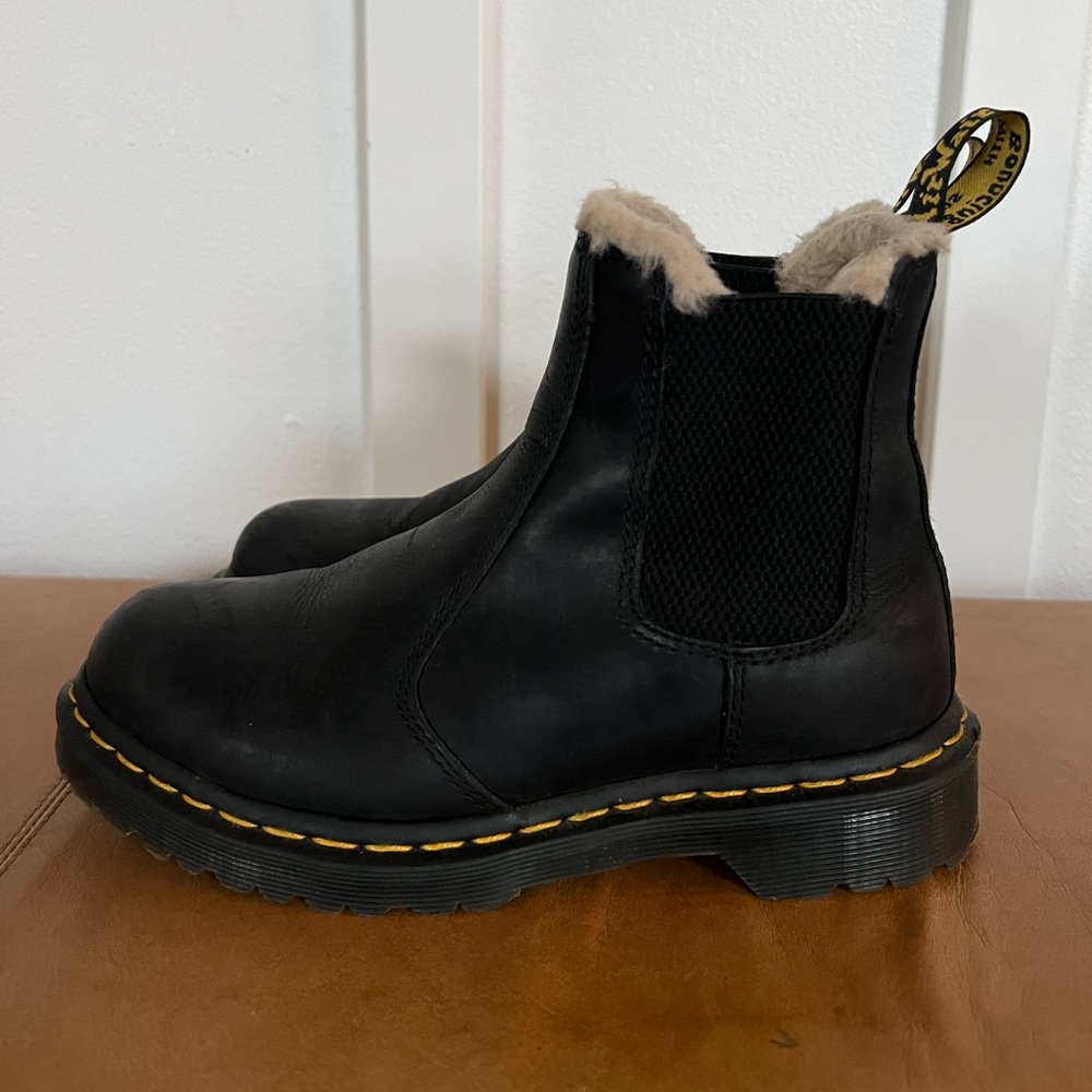 DR MARTENS FAUX FUR LINED CHELSEA BOOTS 6us